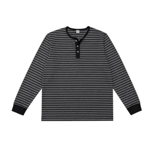 Chemise Henley homme a manches longues avec rayures horizontales gris et noir pour l'automne.