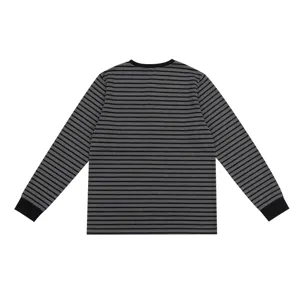 T-shirt homme classique à manches longues et col rond rayé gris et noir style rétro.