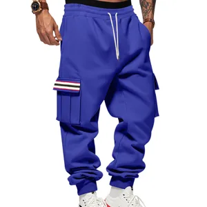 Pantalon de jogging cargo bleu molletonné pour homme avec cordon et poches pratiques.
