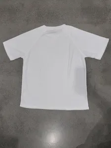 Detaillierte Nahaufnahme des einfarbigen weißen Waffelstrick Kurzarm Raglan T-Shirts.