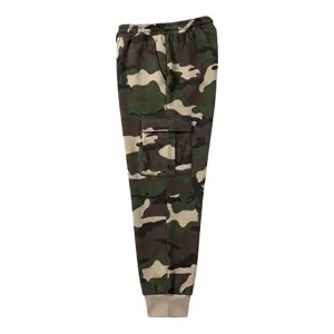 Camouflage fleece cargo sweatpants for men, casual outdoor hip-hop pants with pockets.