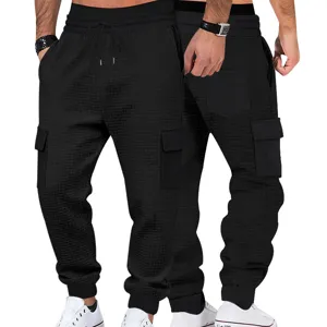 Pantalones cargo de hombre negros con tejido waffle cordón y múltiples bolsillos útiles