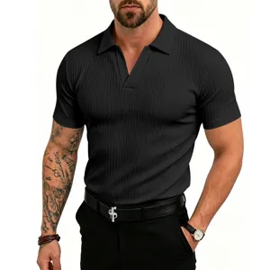 Polo de manga corta acanalado ajustado para hombre, color negro, ropa casual de verano.