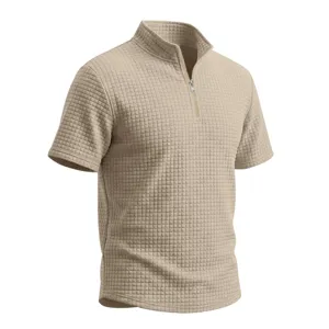 Casual ανδρικό t-shirt με υφή βάφλας, κοντό μανίκι, όρθιο γιακά και μισό φερμουάρ.
