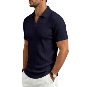 Polo de hombre azul marino con canalé y cuello en V, manga corta slim fit casual.