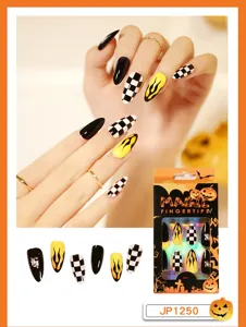 Kit d'onglets press-on d'Halloween avec motifs à carreaux noirs et jaunes et flammes.