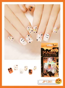 Halloween korte neppe nagels om op te plakken met schattige spook en pompoen ontwerpen set.