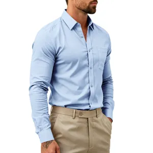 Vista de cerca de la camisa de negocios para hombre azul claro de manga larga con bolsillo
