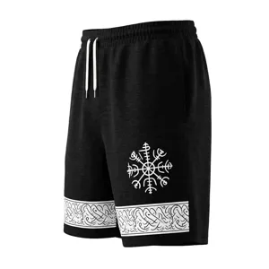 Herren Sommer Freizeithose in Schwarz mit Kordelzug und nordischem Runen-Druck Detail.