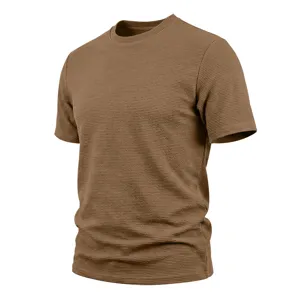 T-shirt homme marron maille texturee manches courtes haut decontracte ete detail vue parfait