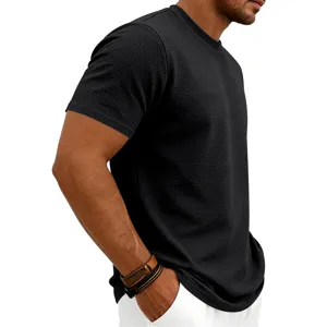 Gros plan detail du tissu de t-shirt a manches courtes texture noir pour homme style.