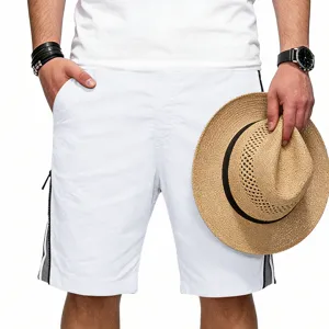 Shorts d'été décontractés pour hommes avec zips latéraux, streetwear sportif style détail.