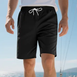 Herren lässige Sport Strandshorts in schlichtem Schwarz mit weißem Kordelzug und Bund.