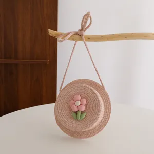 Borsa a tracolla in paglia rosa per bambini, borsa da spiaggia rotonda tessuta con fiore.