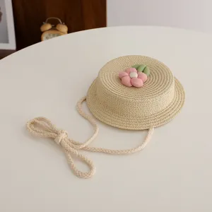 Borsa a tracolla in paglia per bambini con fiore rosa, mini borsa intrecciata estiva.