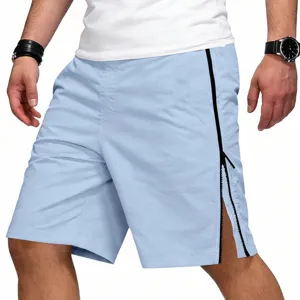 Vue de détail short de sport décontracté pour homme bleu clair avec zip latéral noir tendance.