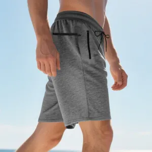 Lässige Herren Sportshorts aus grauem Melangestoff mit Reißverschlusstaschen und Kordelzug.