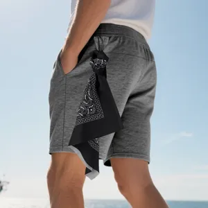 Herren Freizeit Sportshorts Detailansicht, grauer Strickstoff mit stylischem Paisley Tuch.