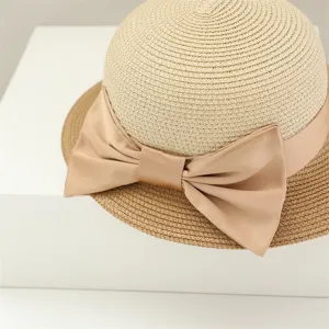 Cappello di paglia estivo intrecciato con elegante fiocco in satin per vacanze e uso quotidiano.