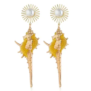 Vergoldete Naturmuschel Ohrringe mit Perlen Sonnen Design, schicker Ozean Stil Schmuck Damen.