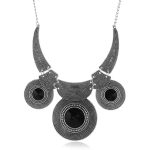 Große Vintage Statement Kette mit schwarzen Strasssteinen und strukturiertem Silbermetall.