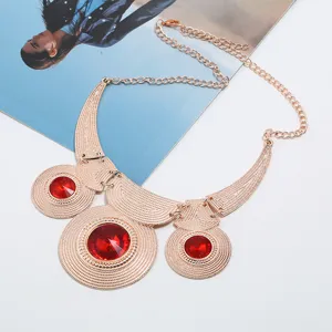 Übertriebene große rote Strass Latz Halskette Vintage Roségold Statement Modeschmuck Damen
