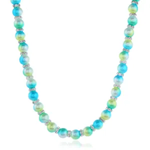 Detailansicht der stilvollen Perlen- und Strass-Halskette mit blau-gruenem Farbverlauf.