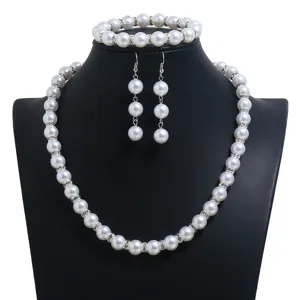 Elegantes weißes Kunstperlen Schmuckset mit passender Kette Armband und Ohrringen.