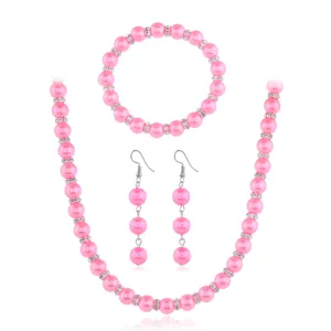 Rosa Perlen Schmuck Set Detail mit funkelnden Strasssteinen für elegante Akzente.