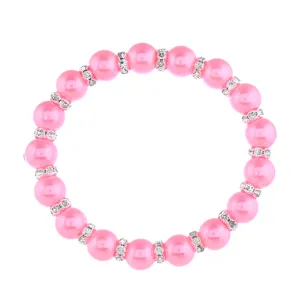 Detailansicht von rosa Perlen und glitzernden Strasssteinen elastischem Armband.