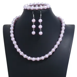 Lila Kunstperlen Halskette Armband Ohrringe Set elegante Damenschmuck Accessoires stilvoll