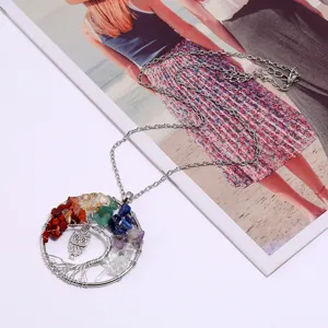 Collana albero della vita fatta a mano con chip di cristallo colorate e gufo gioielli.