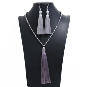 Lange Kristallperlen Eisseide Quaste Halskette und Ohrringe Set, elegante graue Schmuck.