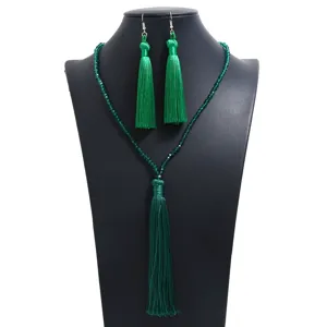 Grüne Kristallperlen lange Kette und Seiden Quasten Ohrringe Set, elegante Damenschmuck Accessoires.