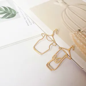 Ciondoli in metallo dorato a forma di appendiabiti, accessori per orecchini artigianali.
