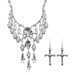 Set de collar gótico con calavera y borlas pendientes, joyería punk mano de esqueleto.