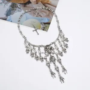 Conjunto de joyas de declaración collar y aretes de calavera esqueleto punk gótico vintage.