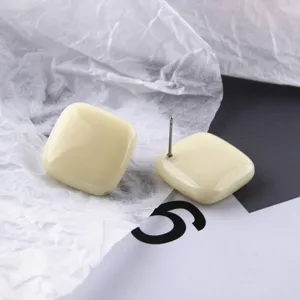 Orecchini a perno in resina quadrata color crema lucida accessori gioielli fai da te