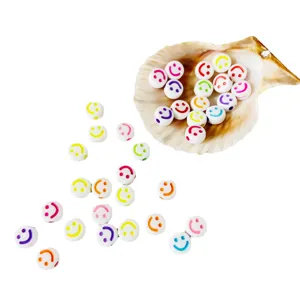 Perline piatte acriliche confettate viso sorridente accessori gioielli fai da te collane.