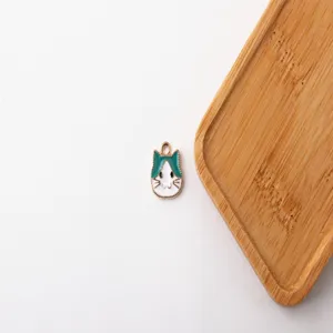Grazioso ciondolo gatto in smalto per creazione di gioielli fai da te, orecchini e accessori.