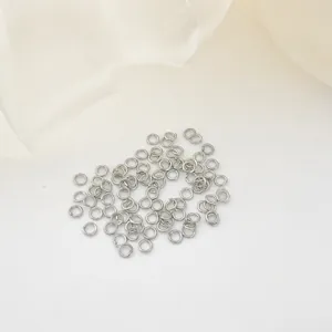 Close-up detail of silver metal jump rings, size 0.4x3mm, ideal for DIY jewelry making.