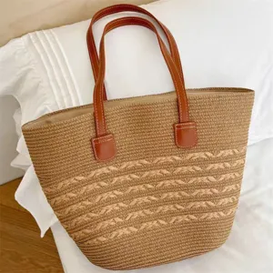 Borsa tote intrecciata in paglia estiva con manici in pelle marrone, borsa mare.