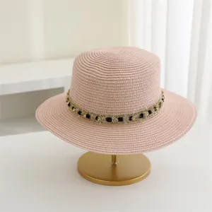 Sombrero de paja plano rosa para mujer, elegante sombrero de sol de verano con banda decorativa.