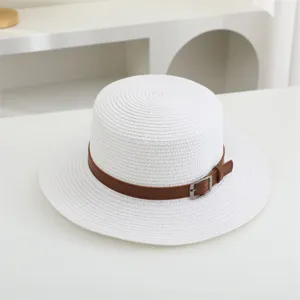Modischer Damen Strohhut mit braunem Gürtel breite Krempe Sommer Strand Urlaub Sonnenhut