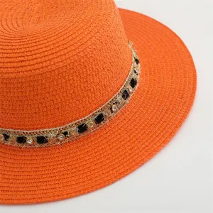 Sombrero de paja plano naranja detalle con adornos de diamantes, sombrero de sol playa.