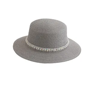 Schicker grauer flacher Strohhut mit Perlenband, breite Krempe Sommer Strand Sonnenhut.