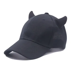 Cappellino da baseball nero con simpatiche corna da diavolo, elegante cappello parasole unisex.