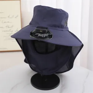 Vue detaillee du chapeau de soleil d'ete avec ventilateur solaire et protuge-nuque.