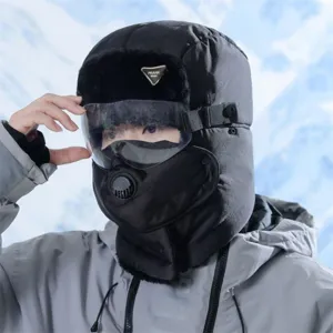 Cappello bomber antivento invernale con paraorecchie, occhiali protettivi e maschera facciale.