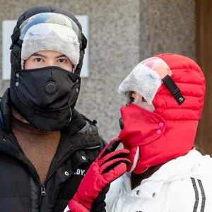Bonnet aviateur d'hiver coupe-vent avec lunettes et masque facial chaud pour le sport.